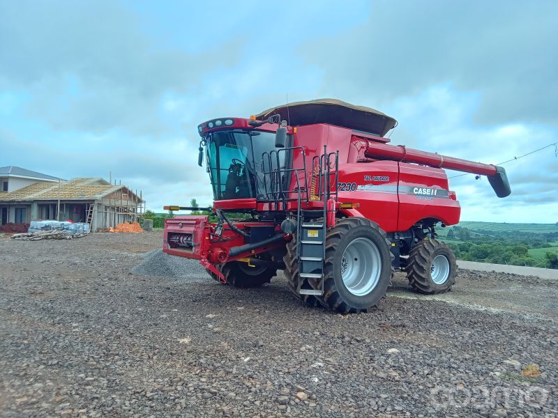 Foto 1 - Colheitadeira Case 7230 ano 2017